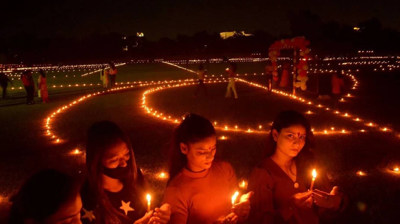 छोटी दीपावली पर जले खुशियों के दीप, रोशन हुआ घर-आंगन