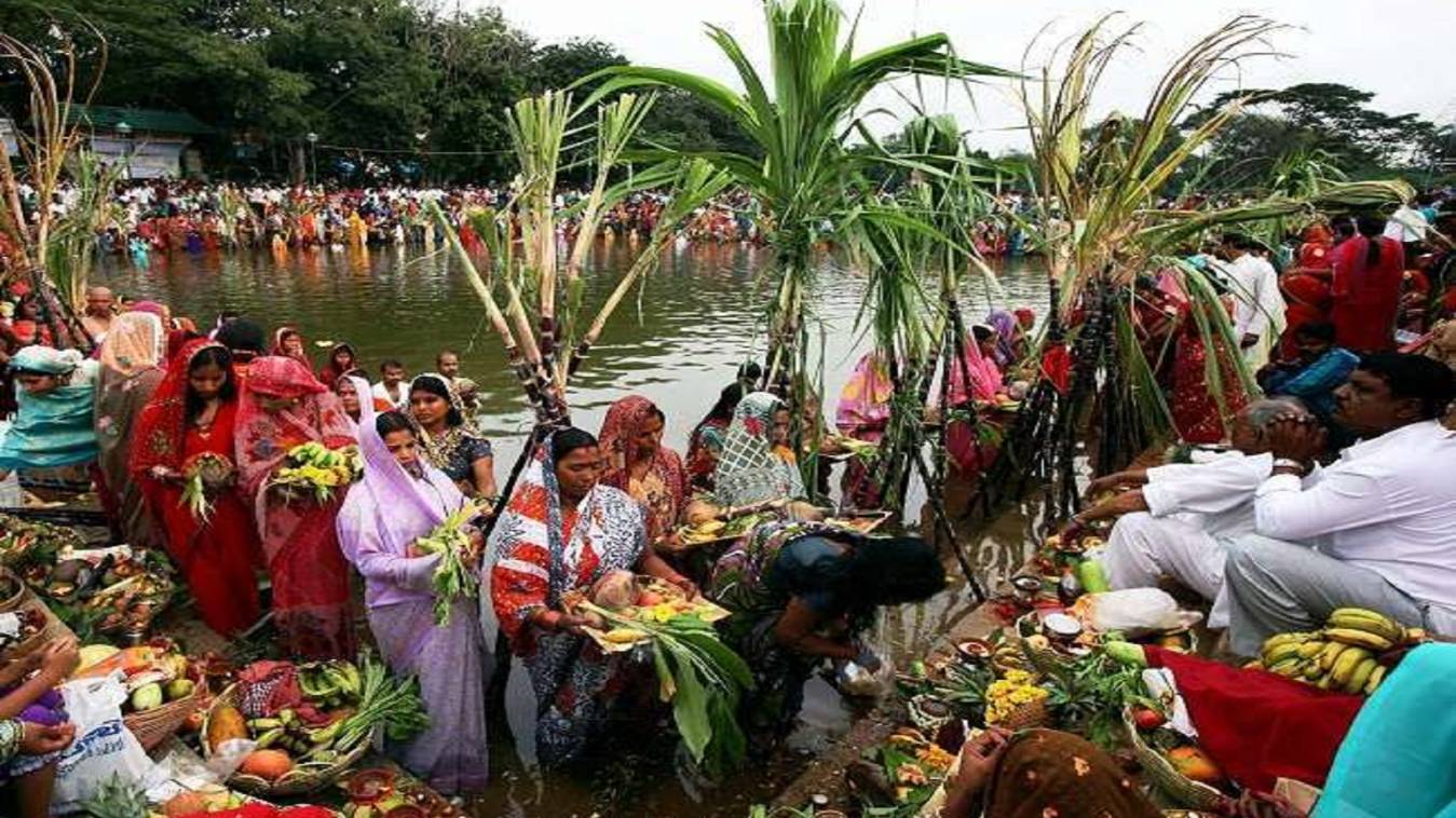 Chhath Puja 2021:आज डूबते सूर्य को दिया जायेगा अर्घ्य,वाराणसी में घाट पर जुटेंगी व्रती महिलाएं