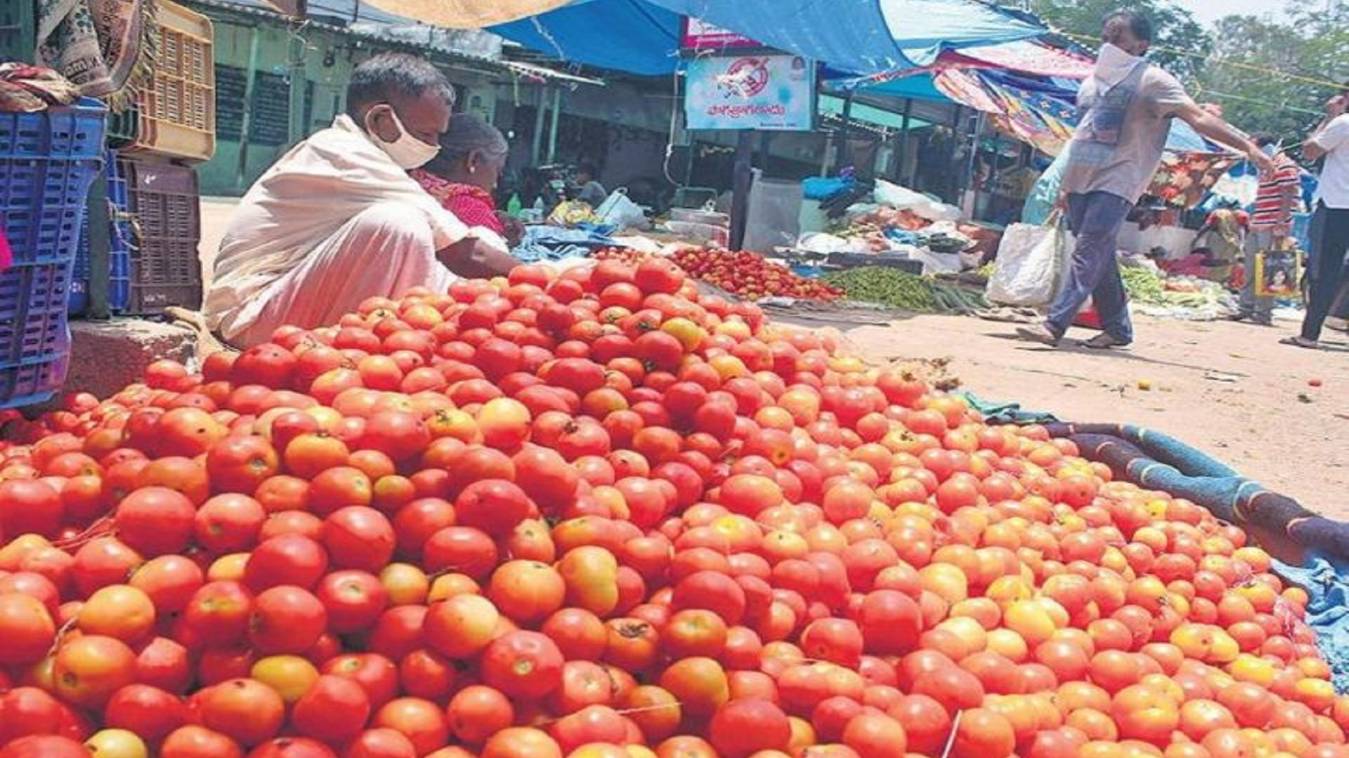थाली से गायब हुआ टमाटर, हरी सब्जियां भी हुई महंगी