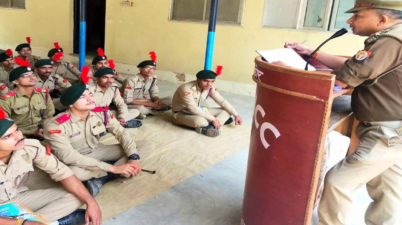 बीएचयू के एनसीसी कैडेट्स को कमिश्नरेट पुलिस कर रही प्रशिक्षित 