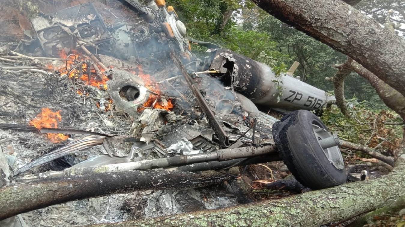 Chief of Defense Staff helicopter crash: बिपिन रावत को ले जा रहा हेलिकॉप्टर क्रैश, पत्नी समेत 14 लोग थे सवार, 4 की मौत