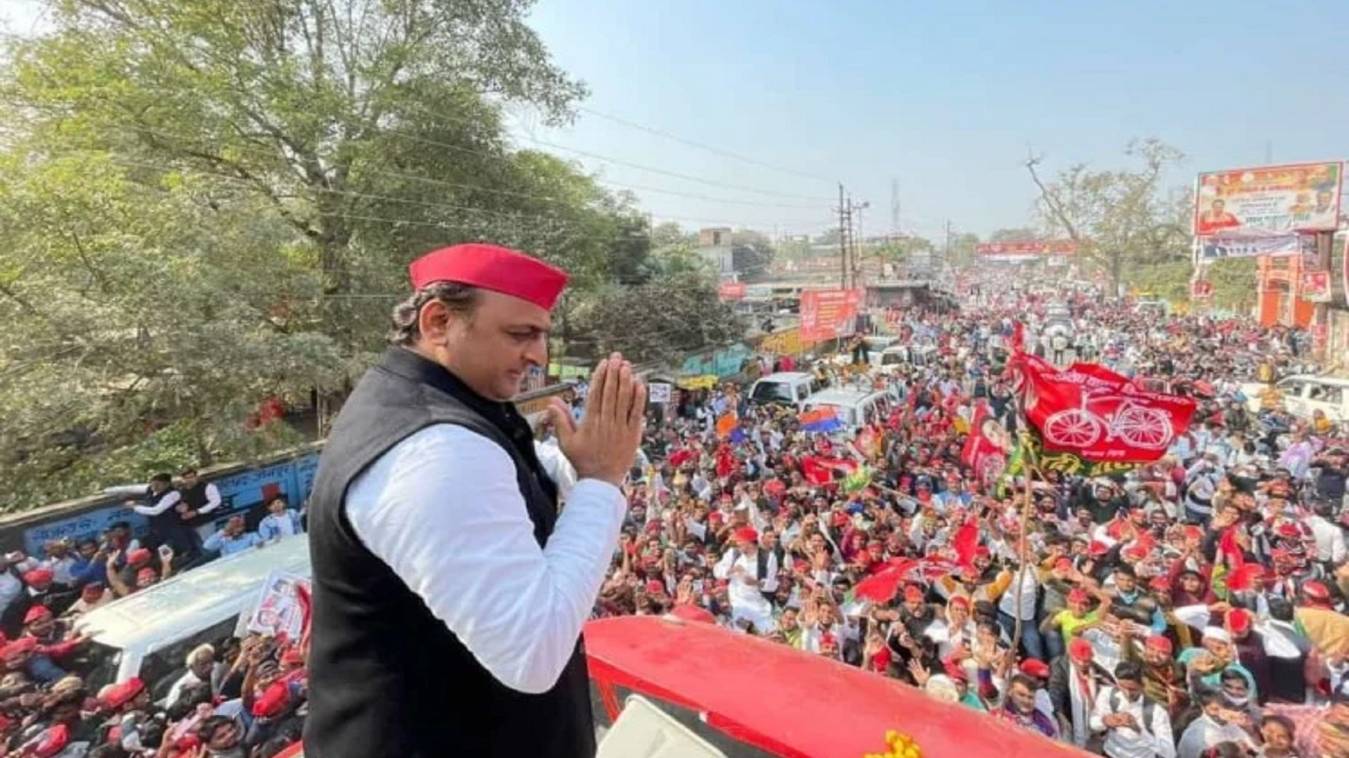 भाजपा और प्रदेश सरकार पर अखिलेश का तंज: कहा- भाजपा लाल रंग का मायने नहीं समझती