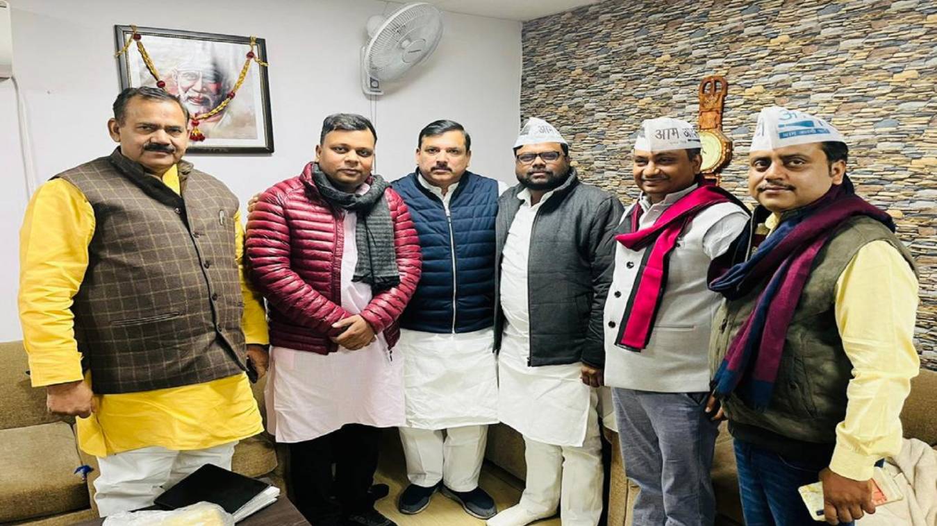 "आप" में शामिल हुए पार्षद अजीत सिंह