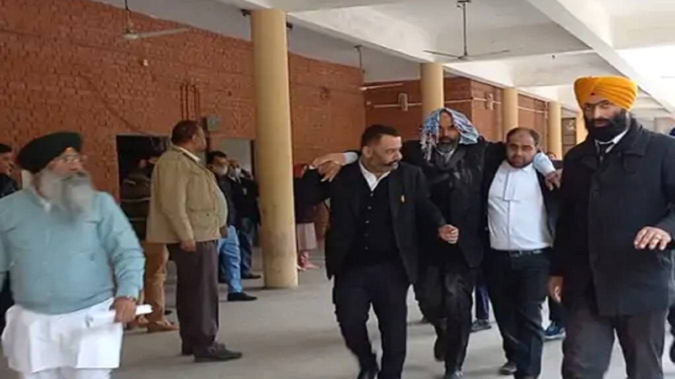 लुधियाना में कचहरी परिसर की तीसरी मंजिल में ब्लास्ट, 2 लोगों मौत, 4 लोग गंभीर रूप से घायल