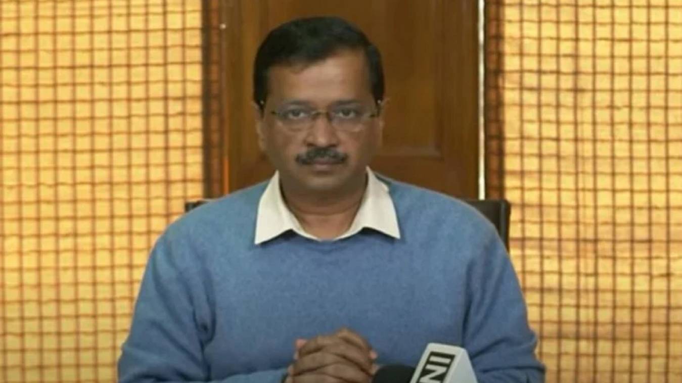 समीक्षा बैठक के बाद केजरीवाल ने, कहा-लोग अस्पताल न भागें, घर पर पहुंचाई जाएगी दवा