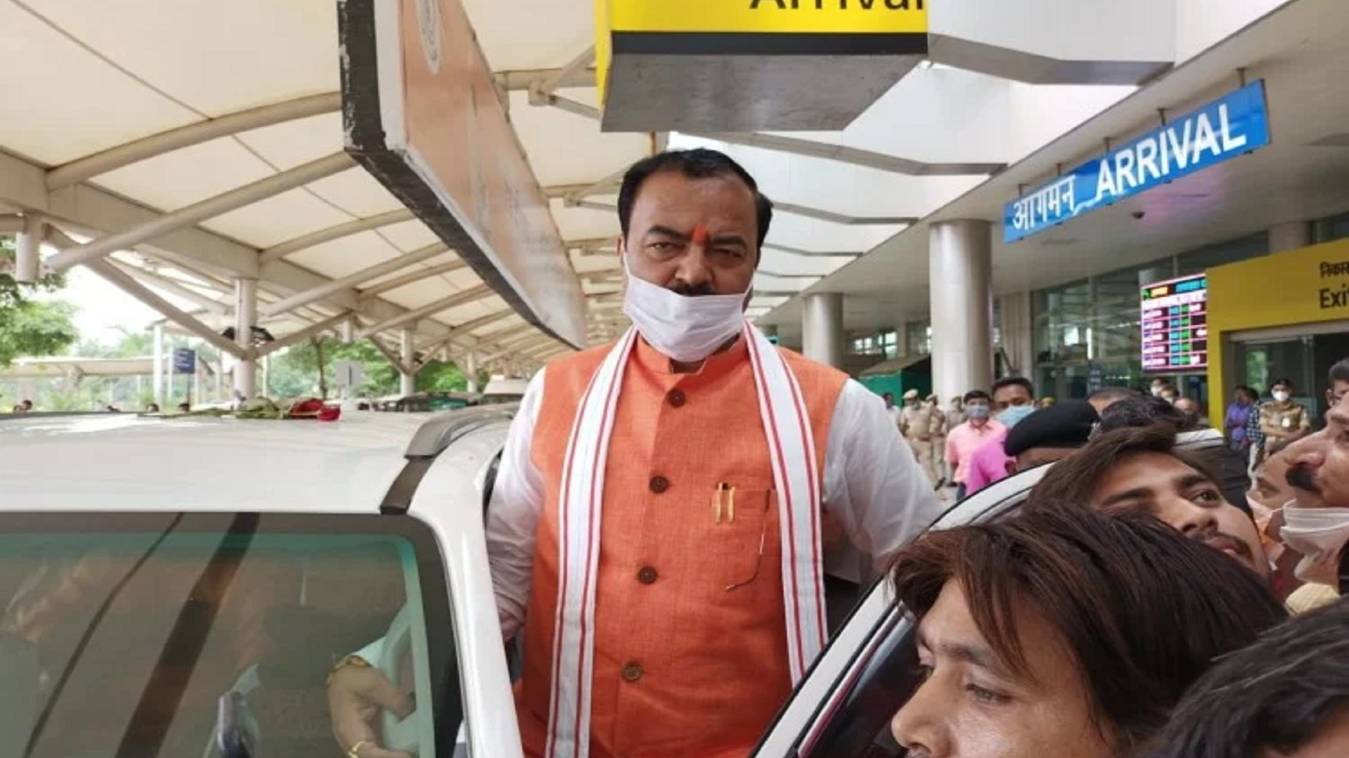 वाराणसी: उप मुख्यमंत्री ने बाबा विश्वनाथ के किए दर्शन, कहा विपक्ष को हर काम अपना बताने की मानसिक बीमारी है 