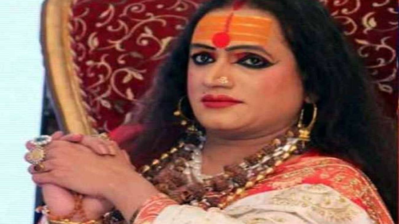 किन्नर अखाड़ा की महामंडलेश्वर काशी में बोलीं- दलबदलू नेताओं से बचकर रहे जनता