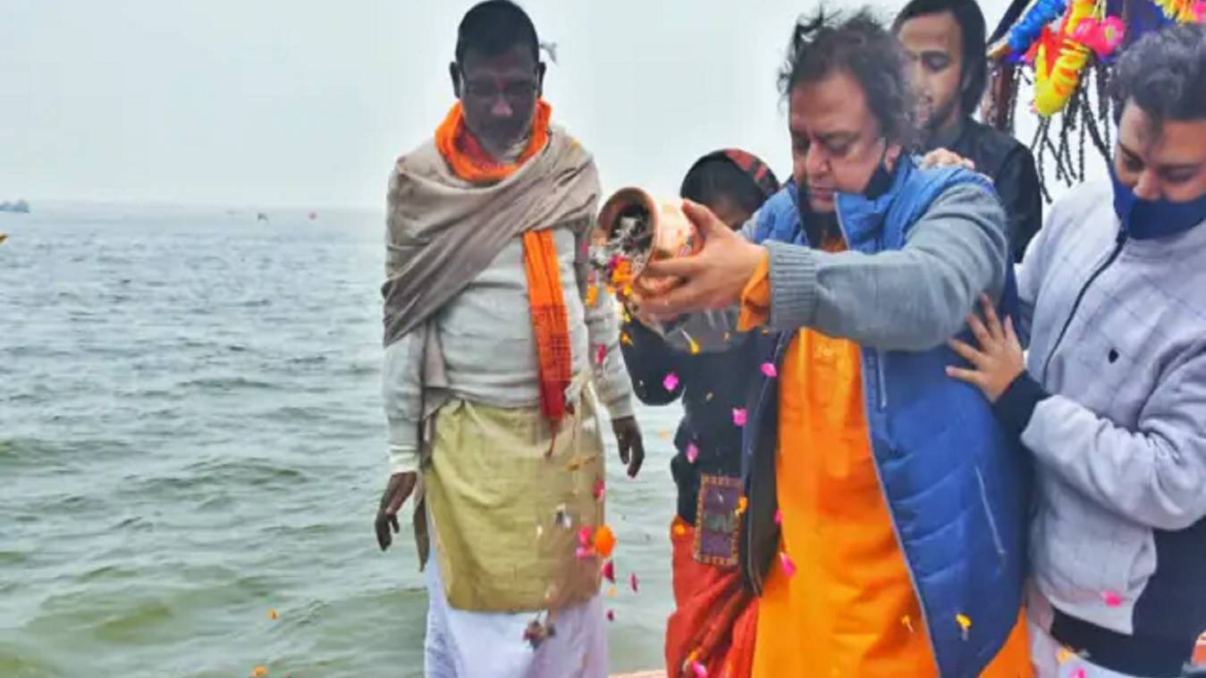 गंगा में प्रवाहित की गईं पंडित बिरजू महाराज की अस्थियां