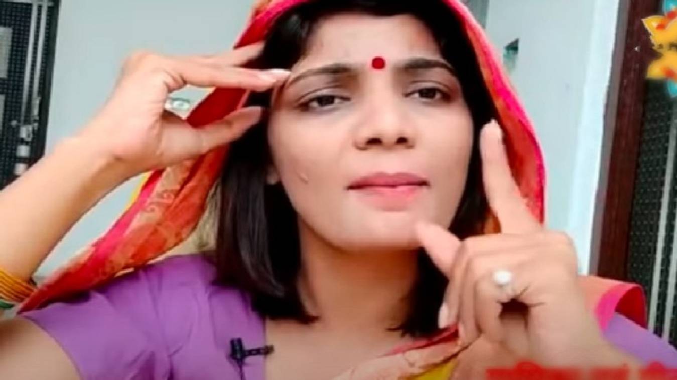 नेहा ने गाया-यूपी में का बा..पार्ट-2, रेप अपहरण नेताजी के जाहिर मिजाज बा ... इ हे रामराज बा...