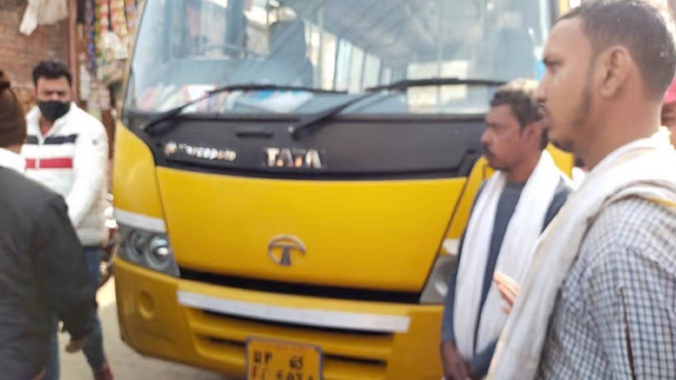 वाराणसी: कॉलेज की बस से कुचलकर राजगीर मिस्त्री की मौत, आरोपी चालक गिरफ्तार