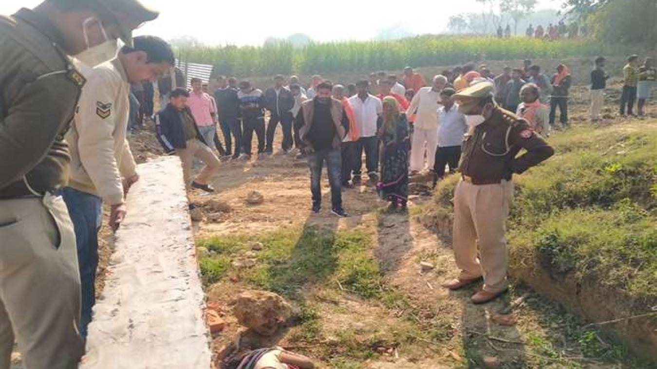 वाराणसी में महिला की सिर कूचकर हत्या, गांव में फैली सनसनी 