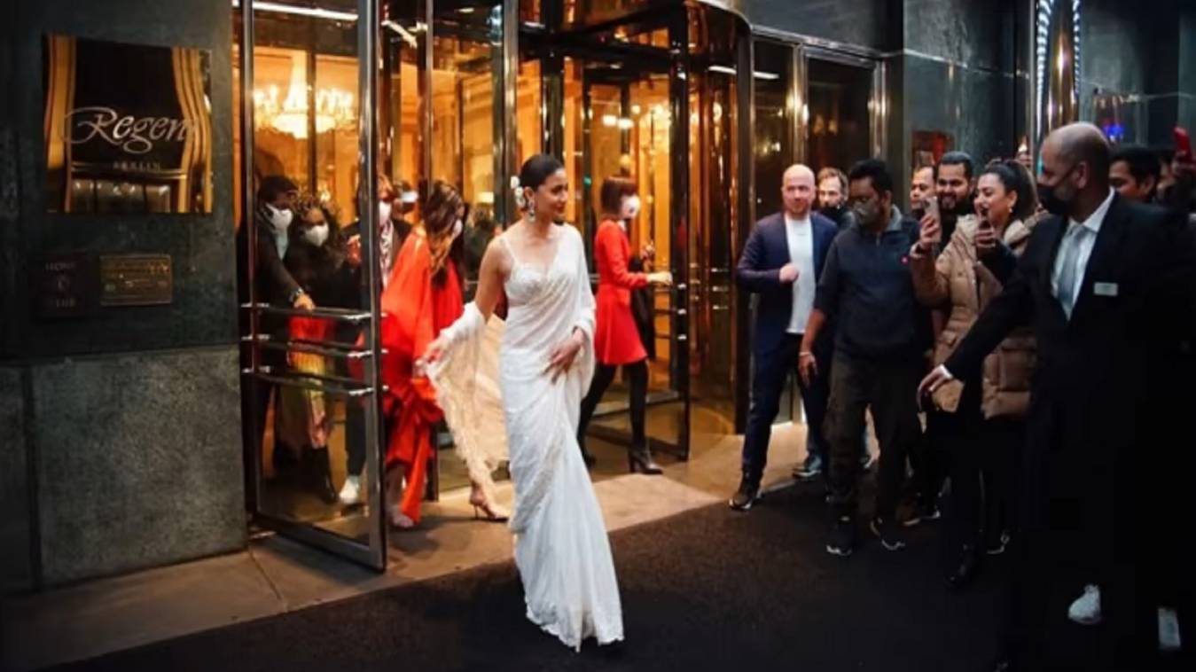 बर्लिन फिल्म फेस्टिवल में आलिया का जलवा, अभिनेत्री ने बोले गंगूबाई का डायलॉग