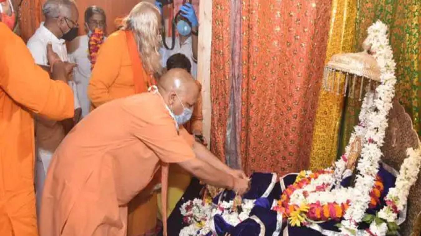 अयोध्या में योगी आदित्यनाथ ने किए रामलला के दर्शन