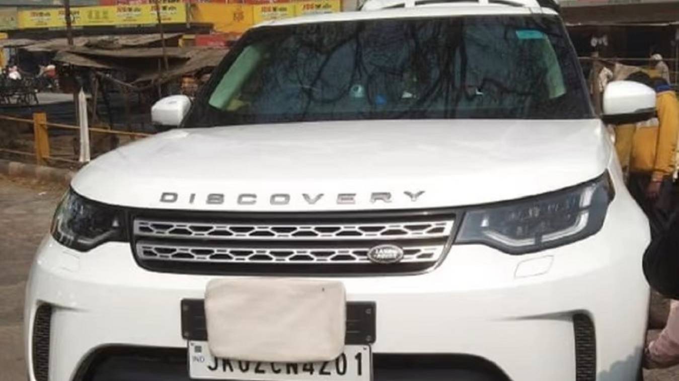 ड्राइवर की लापरवाही से उपराज्यपाल मनोज सिन्हा की कार क्षतिग्रस्त