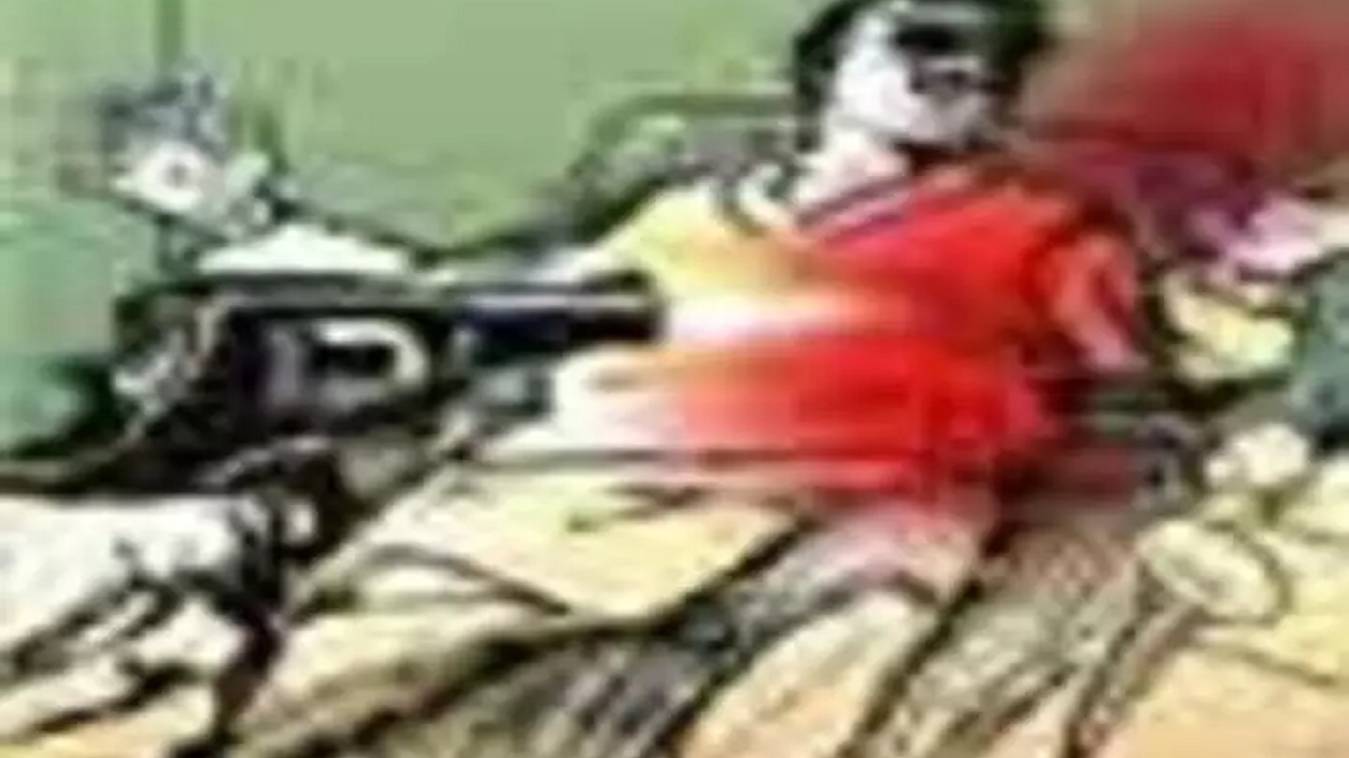 चंदौली में चुनावी रंजिश में भिड़े दो पक्ष, युवक को घर में घुसकर मारी गोली