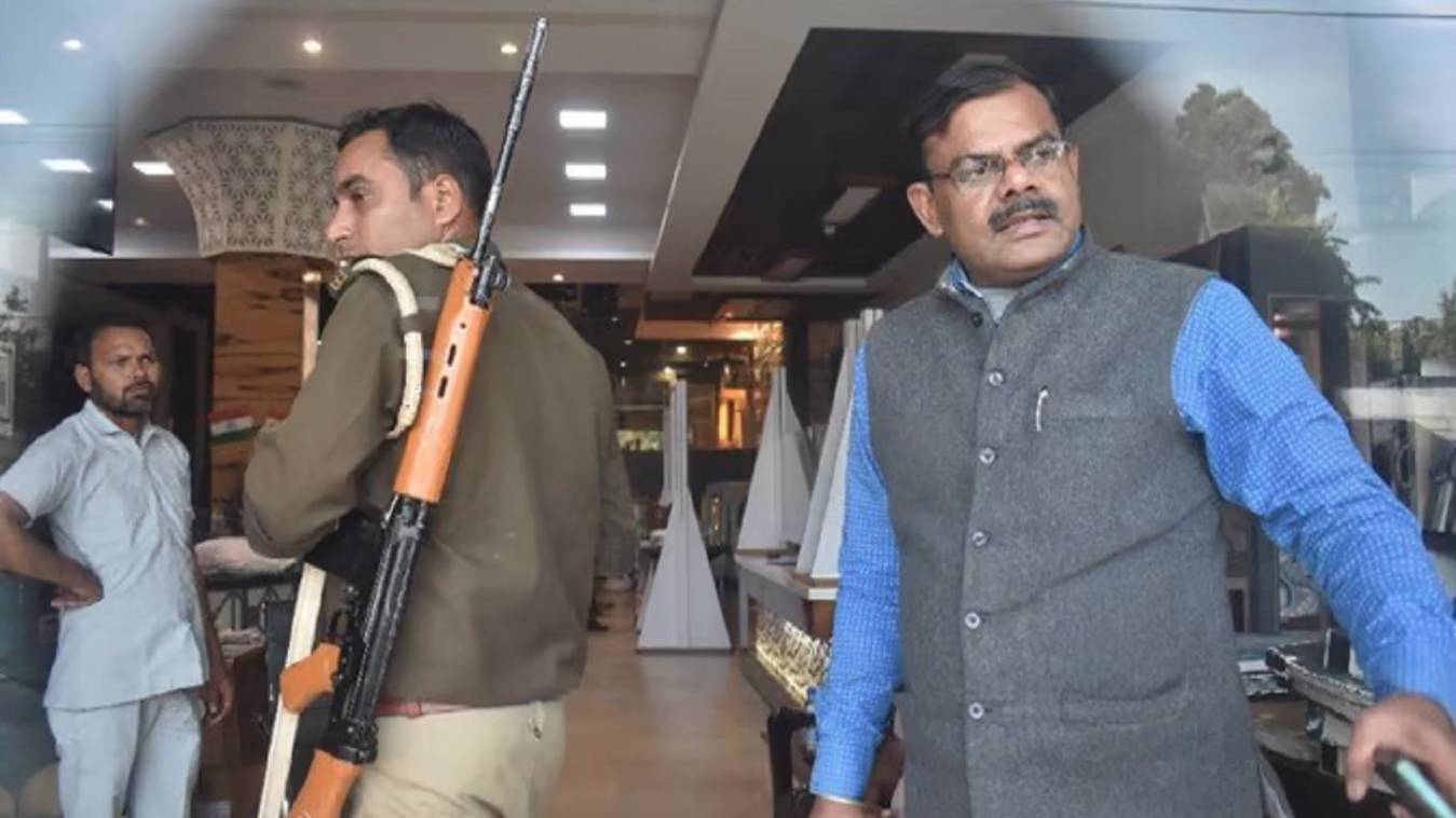 मेरठ में हरीश प्लाइवुड इंडस्ट्री के 5 ठिकानों पर आयकर विभाग ने की छापेमारी, चल रहा था टैक्स चोरी का खेल