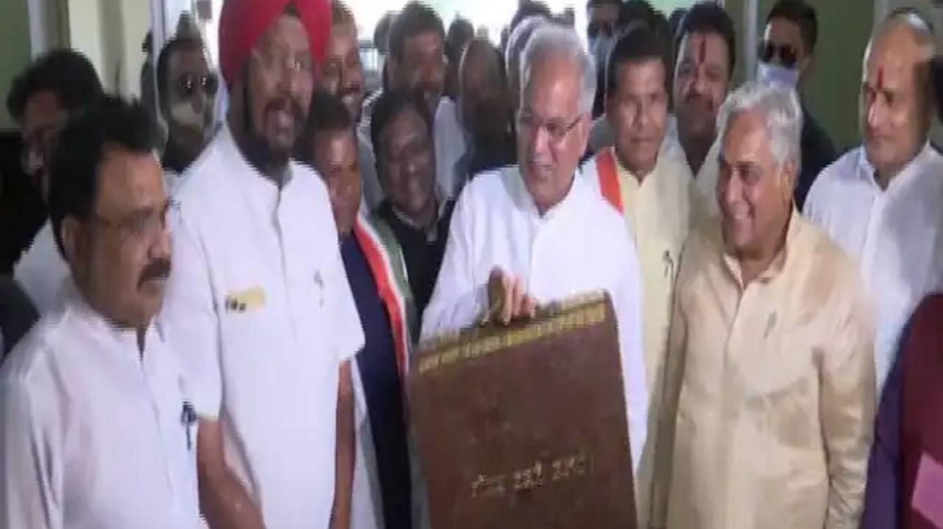Budget: छत्तीसगढ़ में सीएम भूपेश बघेल का बड़ा ऐलान, राज्य में लागू होगी पुरानी पेंशन स्कीम