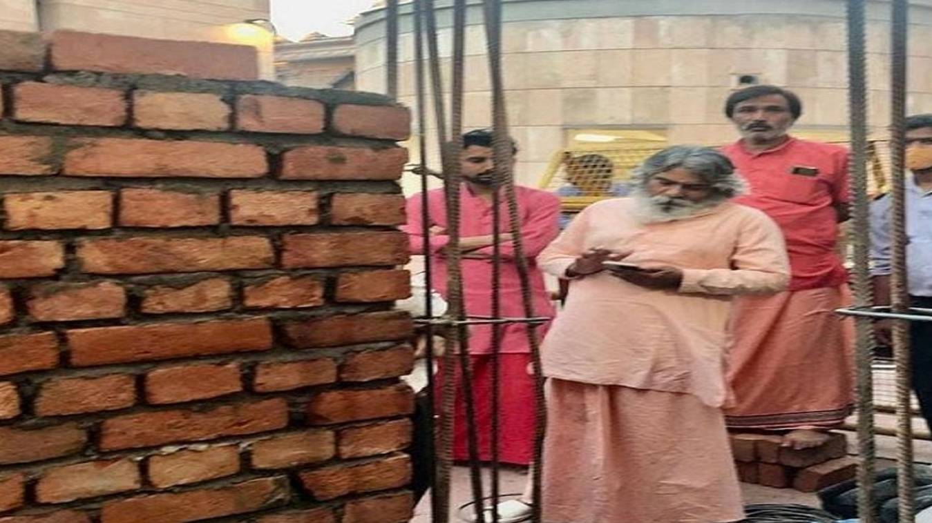 सुलझा विश्वनाथ धाम और अन्नपूर्णा मंदिर की दीवार का विवाद