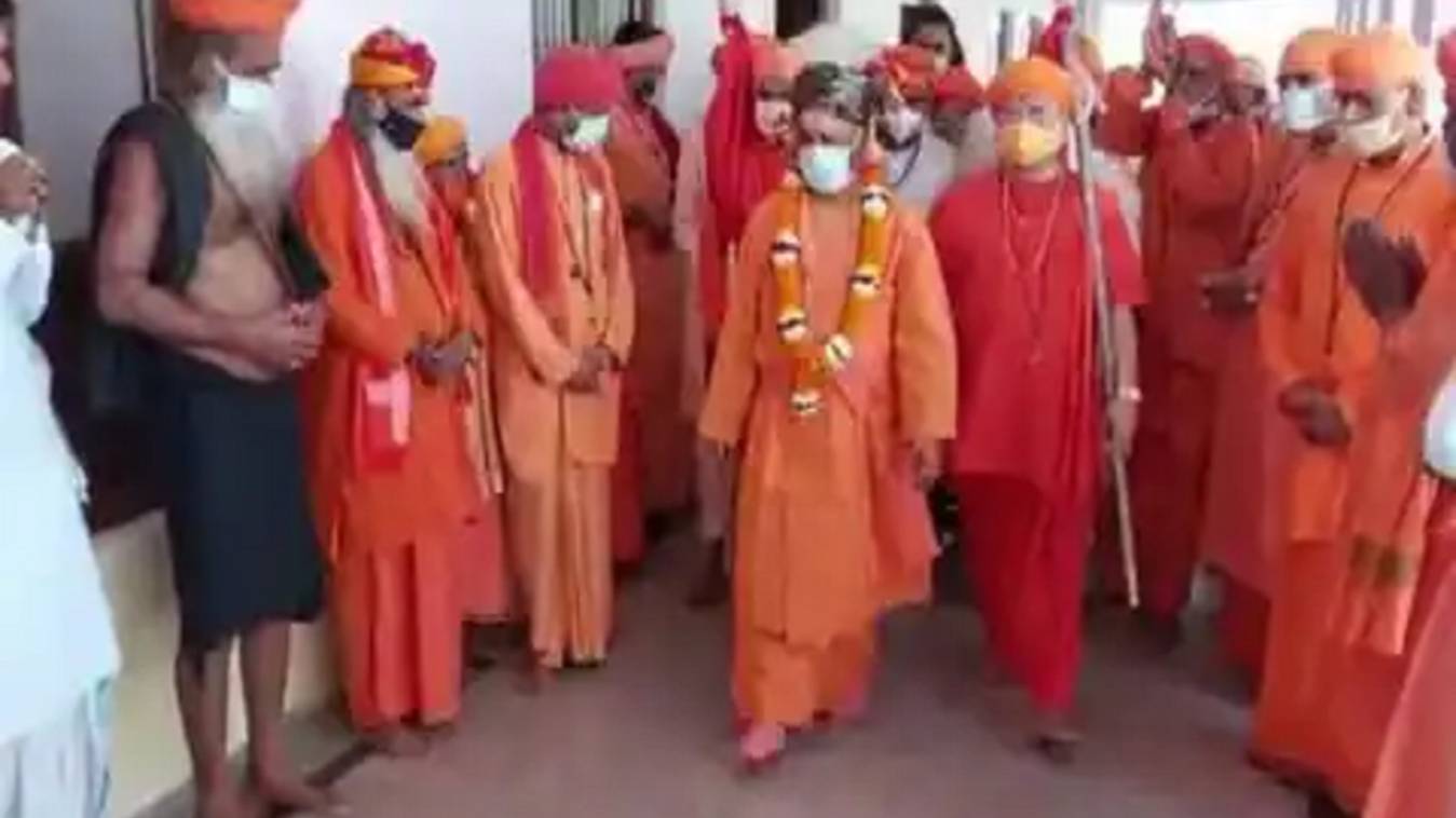 योगी की शपथ से पहले 27000 मंदिरों में होगी पूजा, पीएम  के साथ 12 मुख्यमंत्री और पांच डिप्टी सीएम भी बनेंगे साक्षी