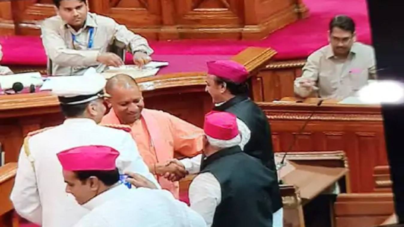 सीएम योगी और अखिलेश यादव ने पहली बार ली विधायक पद की शपथ