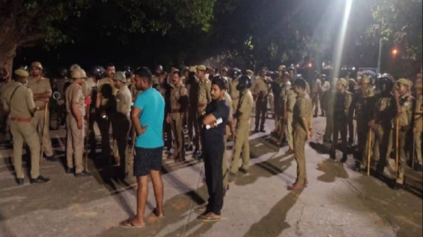 बीएचयू कैंपस में खेल के ग्राउंड को लेकर छात्रों के बीच जमकर मारपीट, पथराव, 5 छात्र घायल