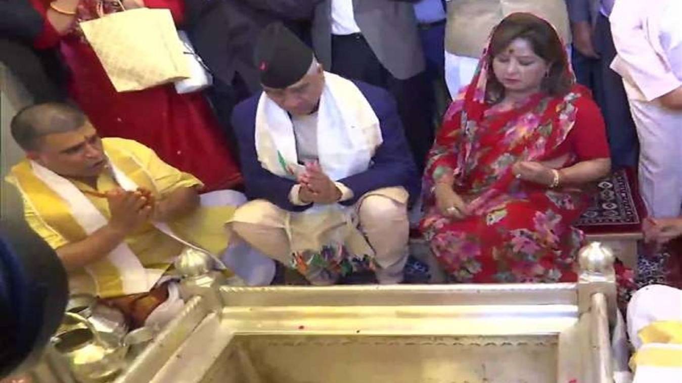 वाराणसी पहुंचे नेपाल के पीएम: बाबा काल भैरव मंदिर में किया दर्शन पूजन, विश्वनाथ धाम की अद्भुत छटा देख हुए अभिभूत