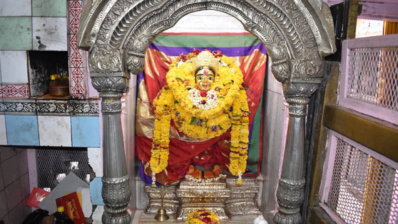 चैत्र नवरात्रि का दूसरा दिन: वाराणसी में मां ब्रह्मचारिणी के दर्शन-पूजन को उमड़े श्रद्धालु