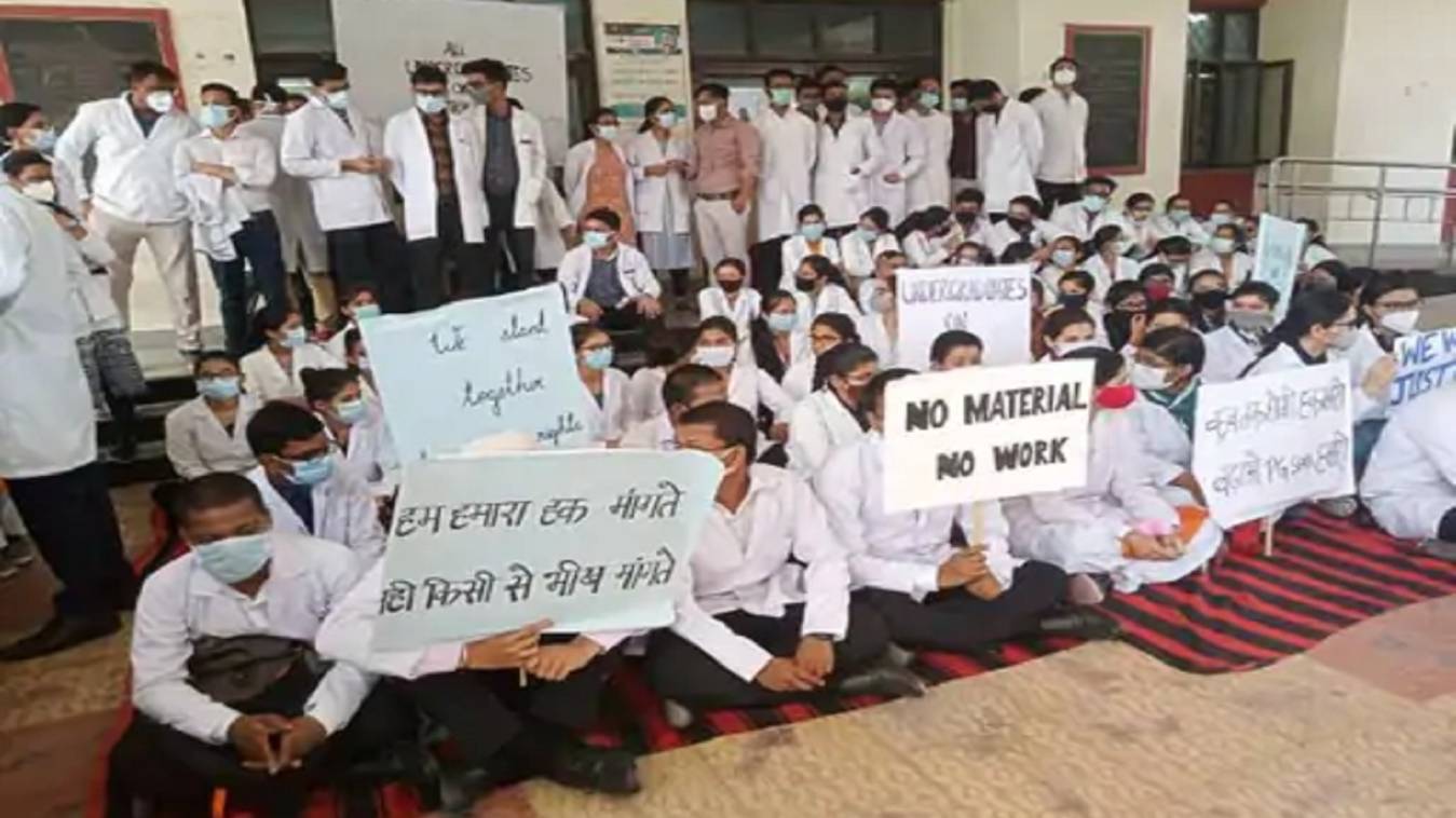 BHU के जूनियर BDS डॉक्टरों की हड़ताल 