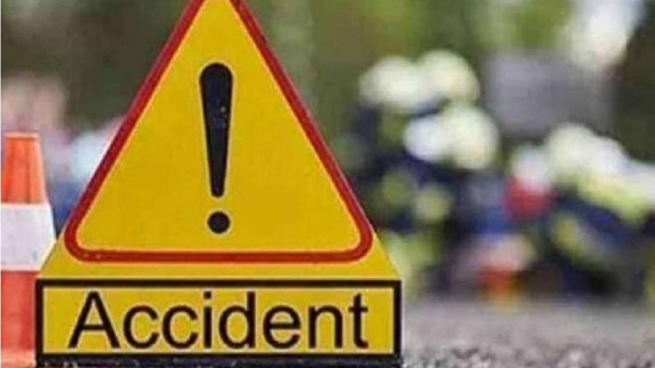 बोर्ड परीक्षा देने जा रहे छात्र हुए सड़क हादसे का शिकार,एक कि मौत, दो घायल