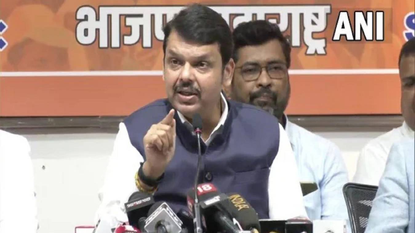 लाउडस्पीकर विवाद: हनुमान चालीसा महाराष्ट्र में नहीं तो क्या पाकिस्तान में पढ़ी जाएगी 