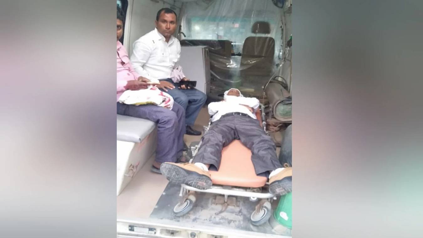 जौनपुर में ट्रक से टकराई स्कार्पियो, परीक्षा लेने मऊ जा रहे तीन शिक्षक घायल 