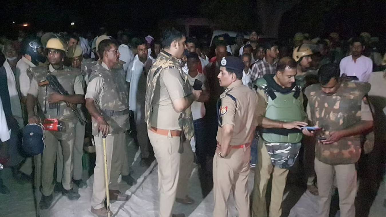 चंदौली में गैंगस्टर को पकड़ने गई पुलिस पर युवती की हत्या का आरोप