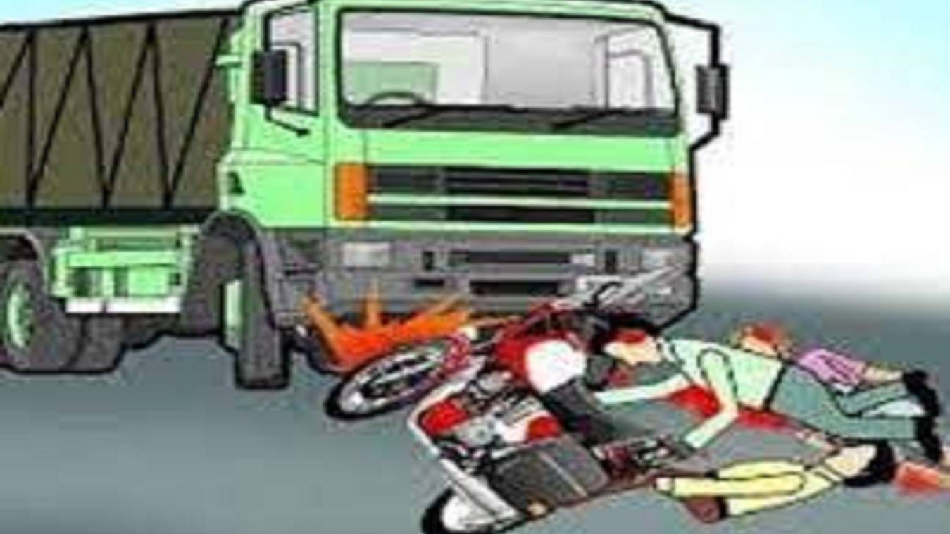 ट्रक के चपेट में आने से बाइक सवार युवक की दर्दनाक मौत