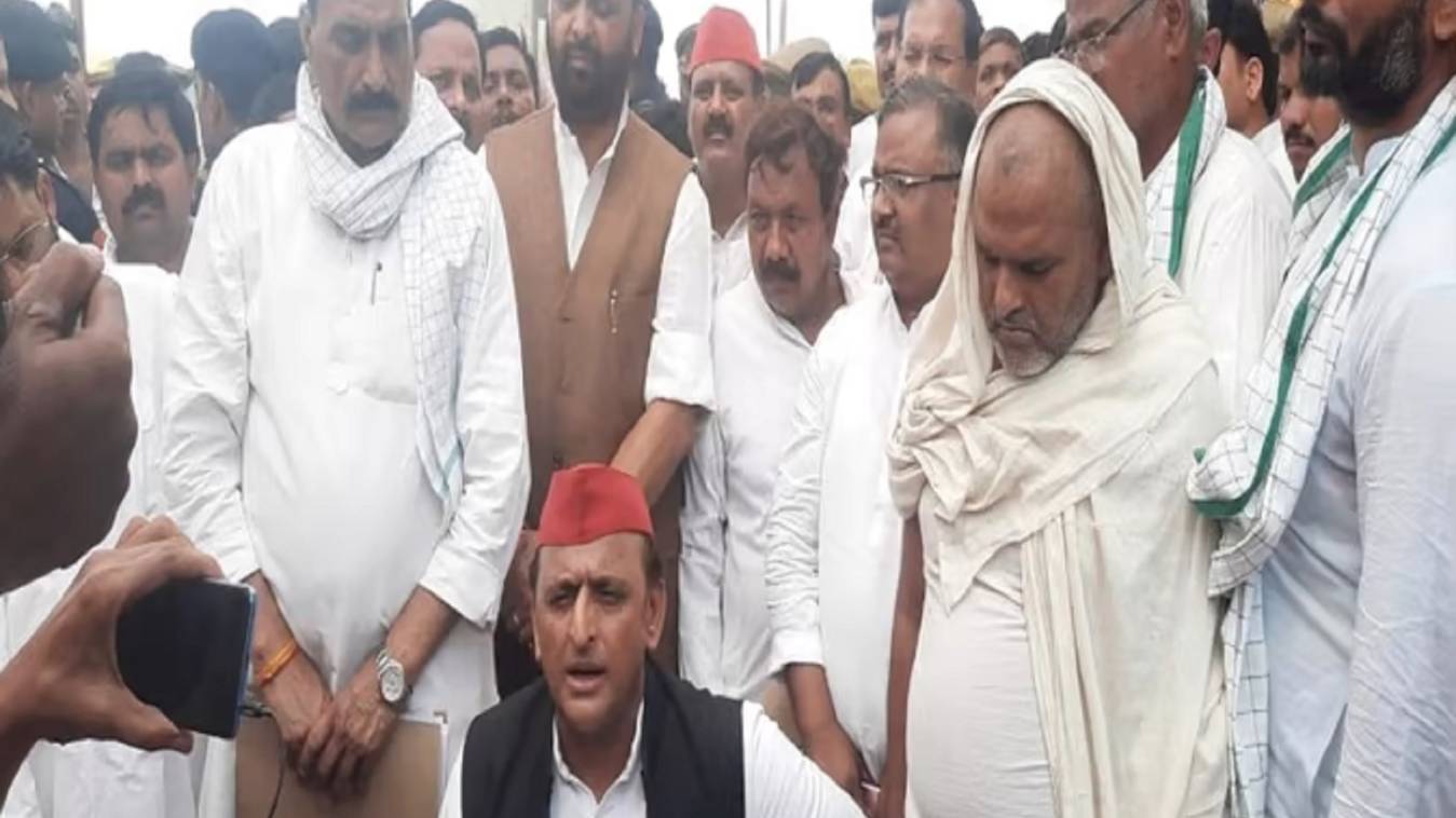 चंदौली में बोले अखिलेश- थाने में बढ़ गया दलाली का सेंसेक्स