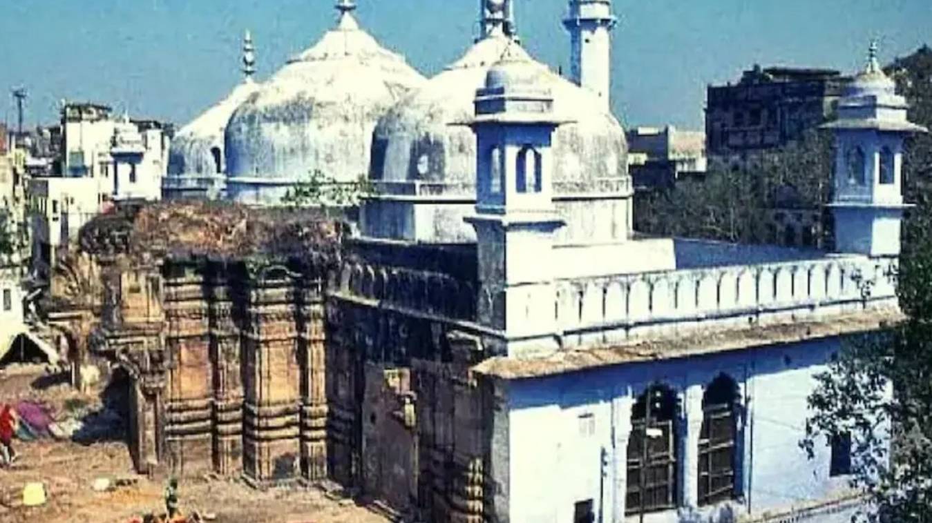 ज्ञानवापी मामले में कोर्ट का फैसला: मस्जिद के चप्पे-चप्पे का होगा सर्वे, नहीं हटाए जाएंगे कोर्ट कमिश्नर