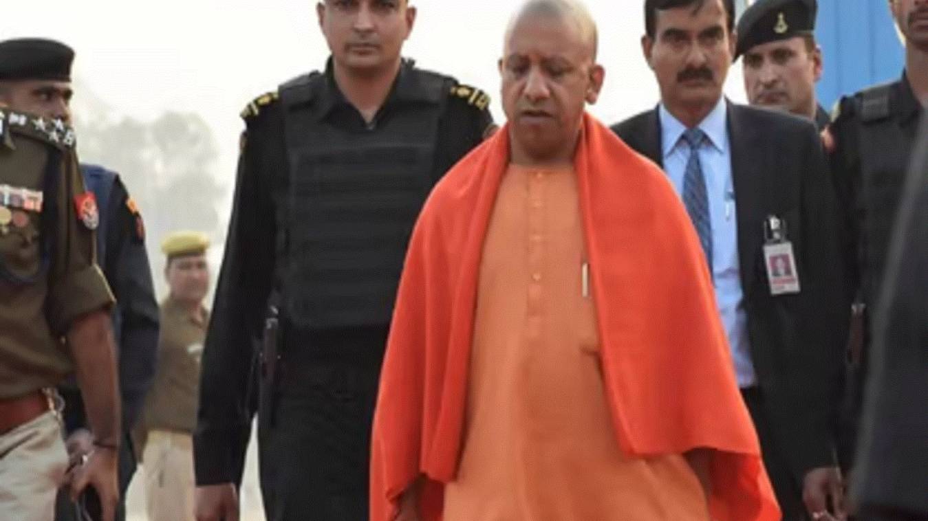 सीएम योगी आज तीन दिवसीय दौरे पर जायेंगे गोरखपुर, करोड़ो रुपये की विकास परियोजनाओं देंगे सौगात