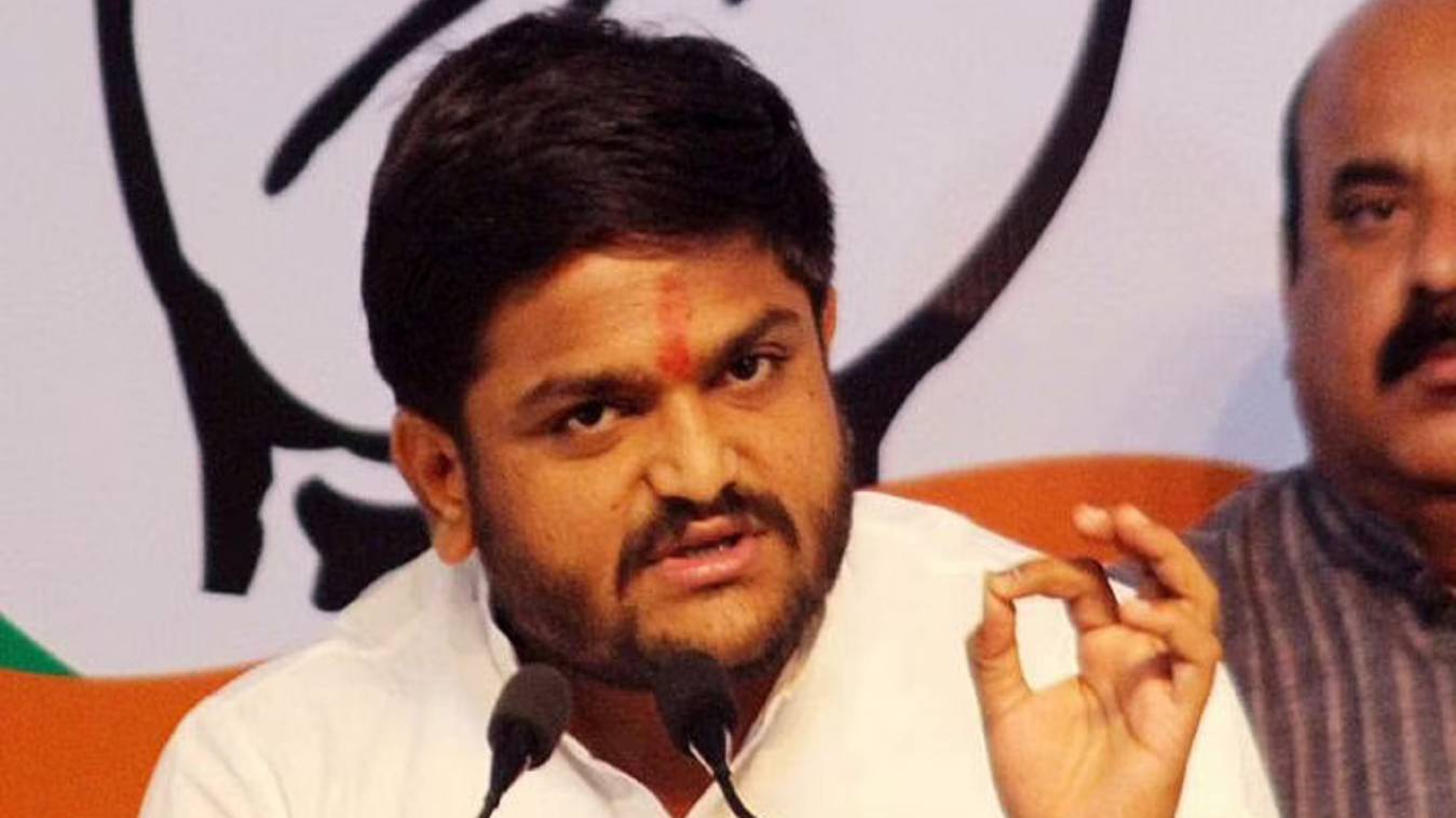 चुनाव से पहले गुजरात कांग्रेस को बड़ा झटका, हार्दिक पटेल ने कांग्रेस से दिया इस्तीफा