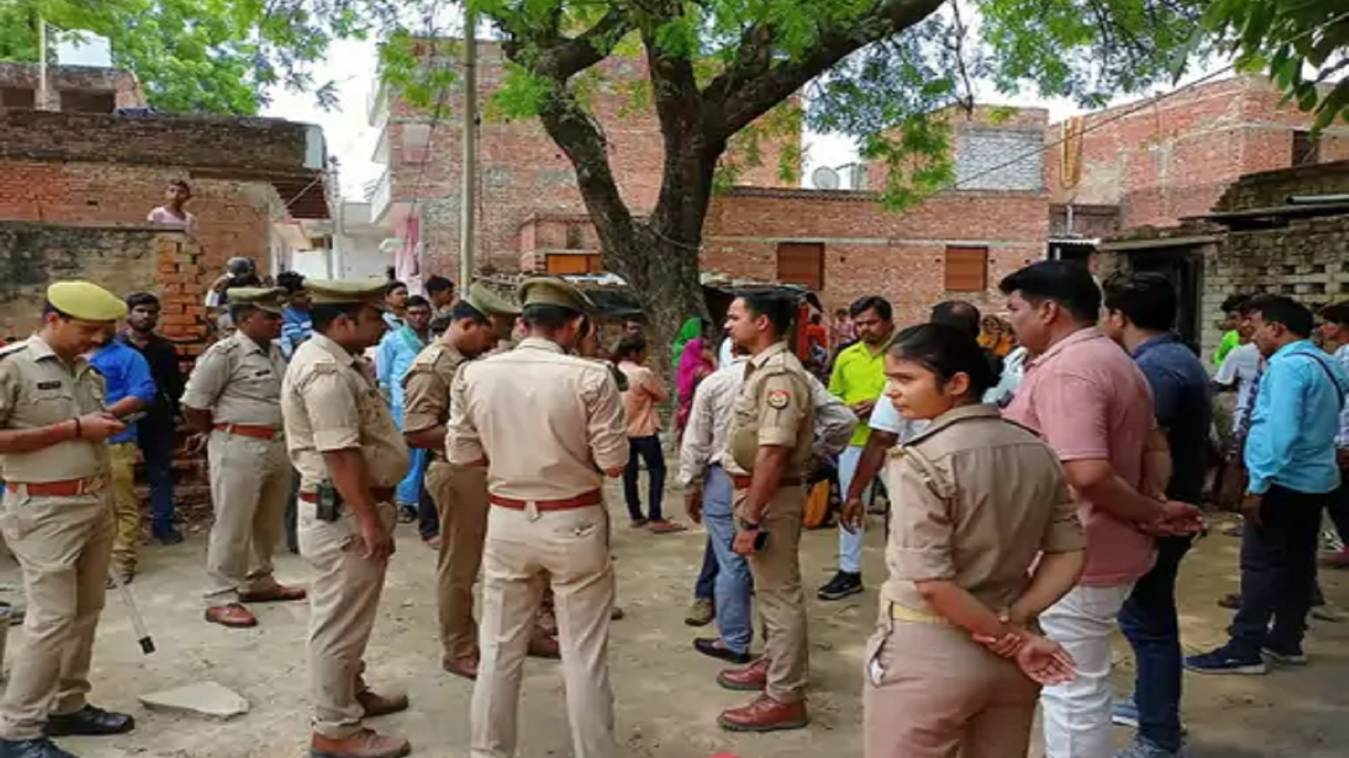 टेक्ट्रर के चपेट में आने से मासूम की दर्दनाक मौत, मचा कोहराम... 