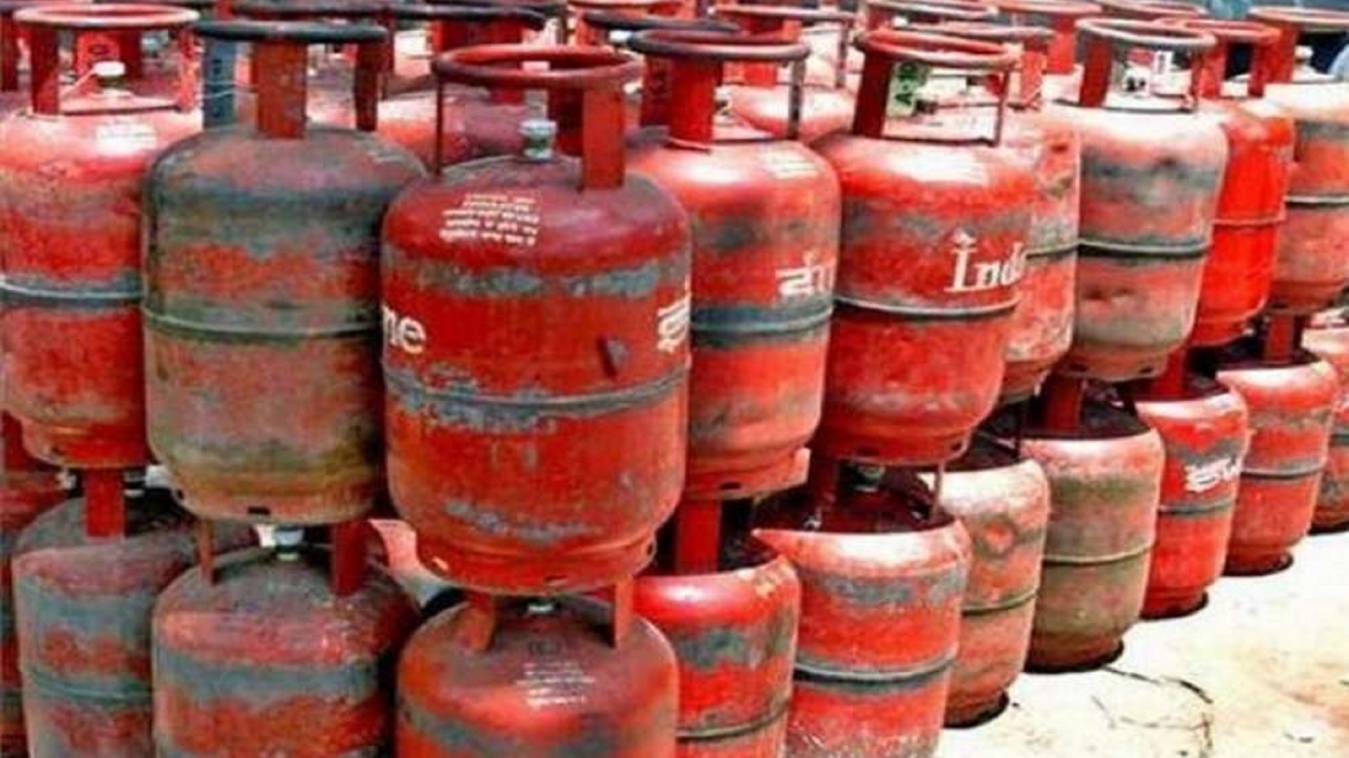 गैस रिफिलिंग का अवैध खेल, लगाम लगाने में जिम्मेदार फेल