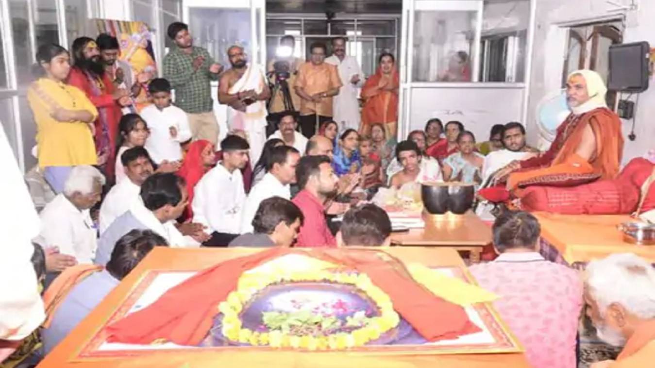 ज्ञानवापी में पूजा की मांग को लेकर स्वामी अविमुक्तेश्वरानंद तीसरे दिन अनशन पर, आज समर्थन में मौन उपवास