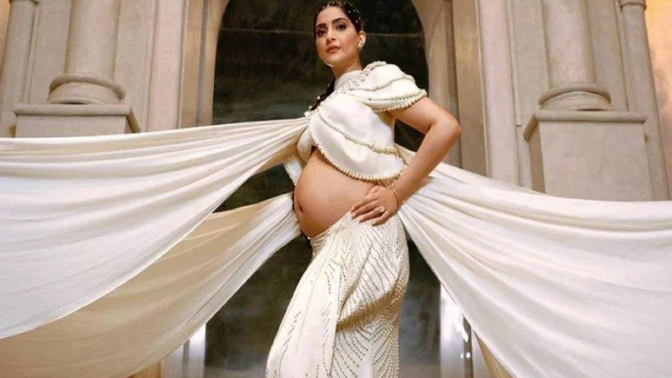 जन्मदिन के मौके पर सोनम कपूर ने कराया गॉर्जियस फोटोशूट, बेबी बंप फ्लॉन्ट करती आईं नजर