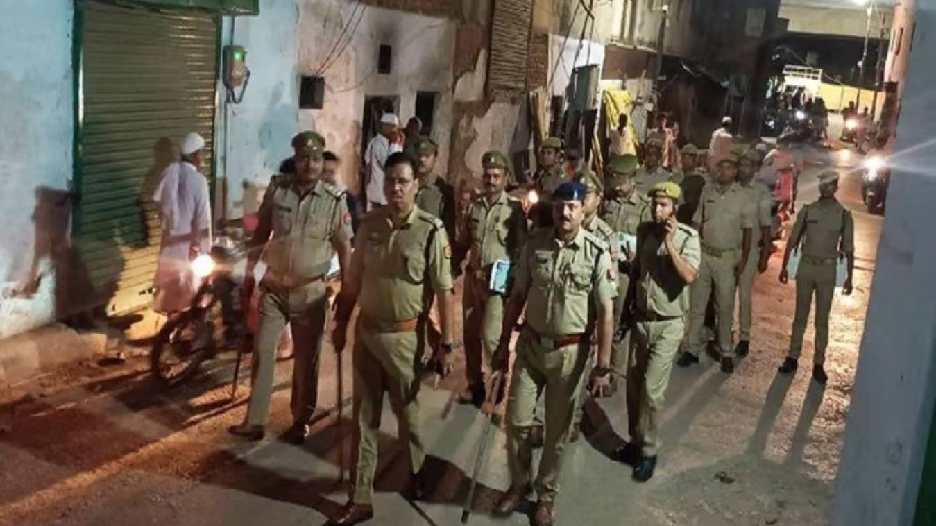 वाराणसी में जुमे की नमाज को लेकर अलर्ट, सोशल मीडिया पर अफवाह फैलाई तो दर्ज होगा मुकदमा