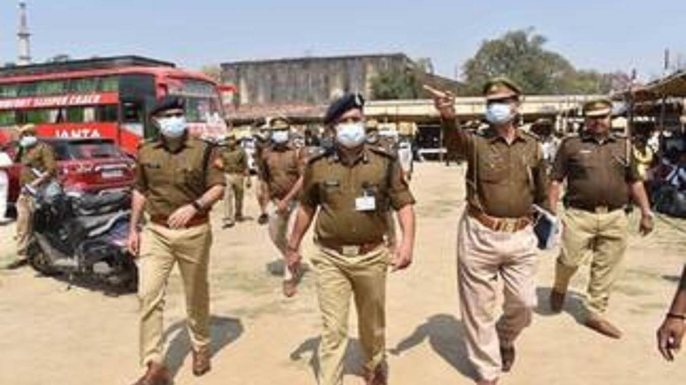 वाराणसी के सिगरा पुलिस ने चलाया सघन चेकिंग अभियान,सीसीटीवी फुटेज और होटलों गेस्ट हाउस की ली तलाशी