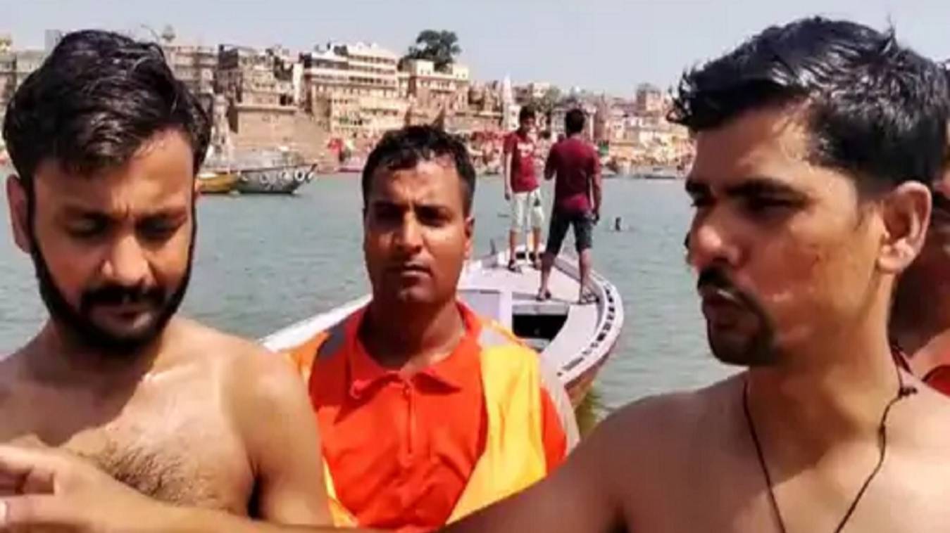 गंगा में डूब रहे युवकों को NDRF ने बचाई जान, बचाए जाने पर जवानों का जताए आभार