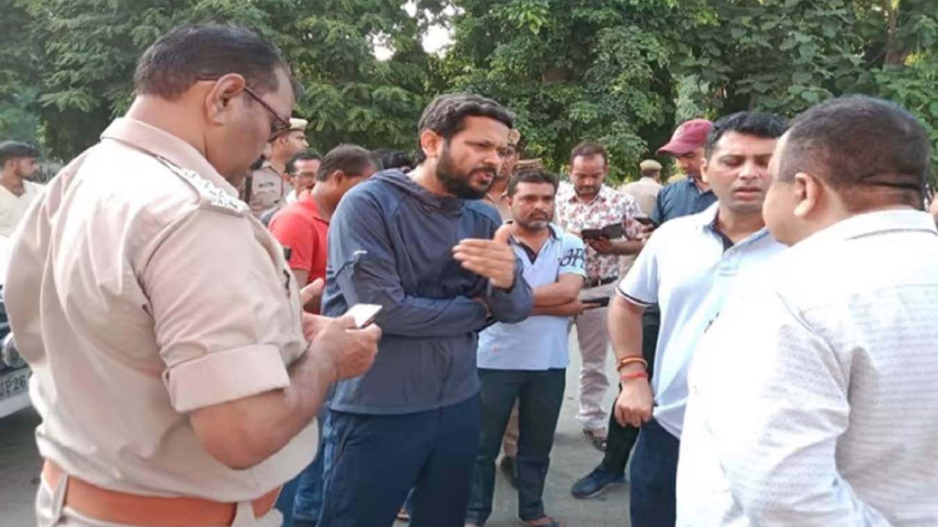 पीलीभीत में भीषण सड़क हादसा, हरिद्वार से स्नान कर लौट रहे श्रद्धालुओं की गाड़ी पेड़ से टकराई, 10 की मौत, 7 घायल