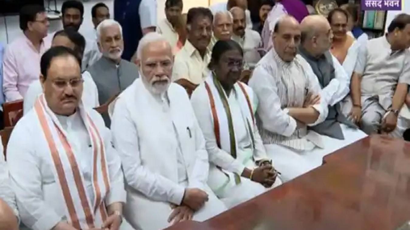 द्रौपदी मुर्मू ने किया राष्ट्रपति चुनाव के लिए नामांकन,पीएम मोदी सहित कई मुख्यमंत्री रहे मौजूद