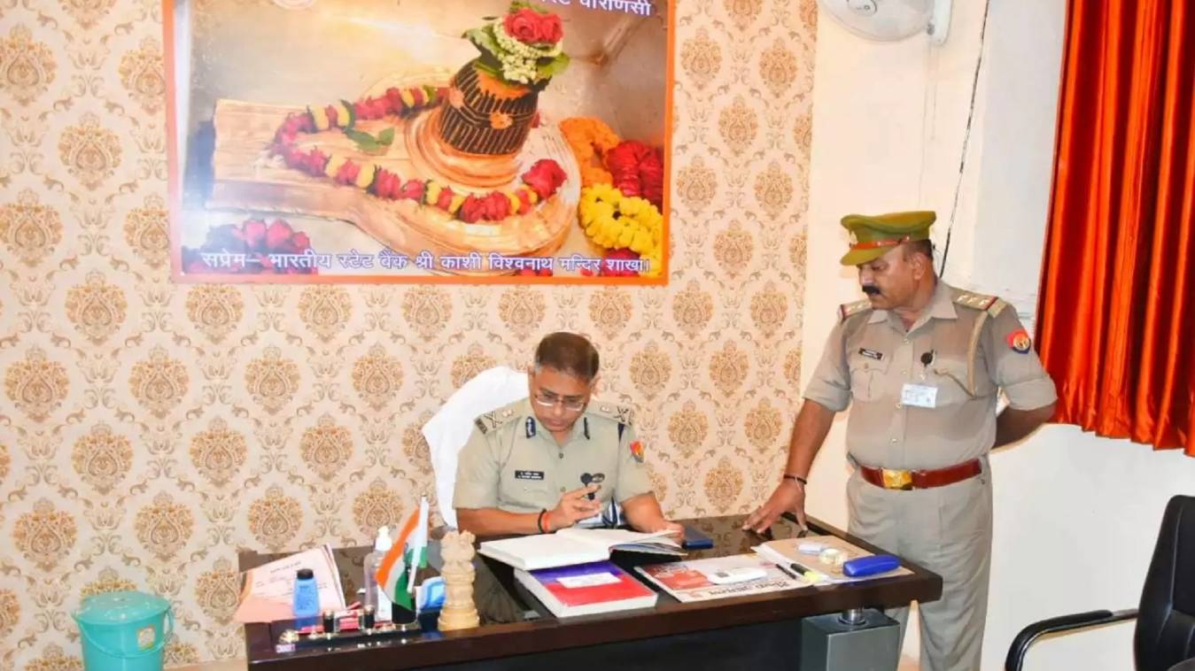 पुलिस कमिश्नर ने किया चौक थाने निरीक्षण, आगामी त्योहारों के मद्देनजर दिशा निर्देश 