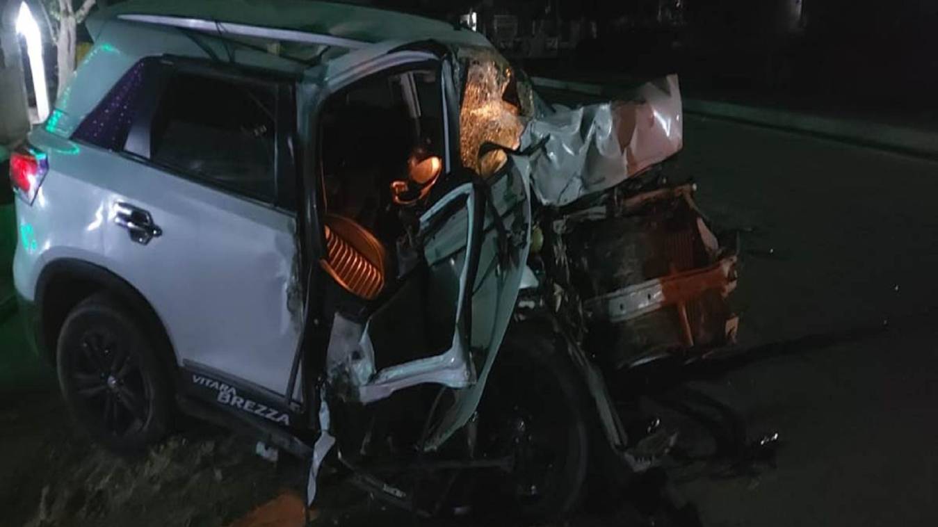 आजमगढ़ में तेज रफ्तार ट्रक से टकराई कार, हादसे में दो लोगों की मौत, तीन घायल 