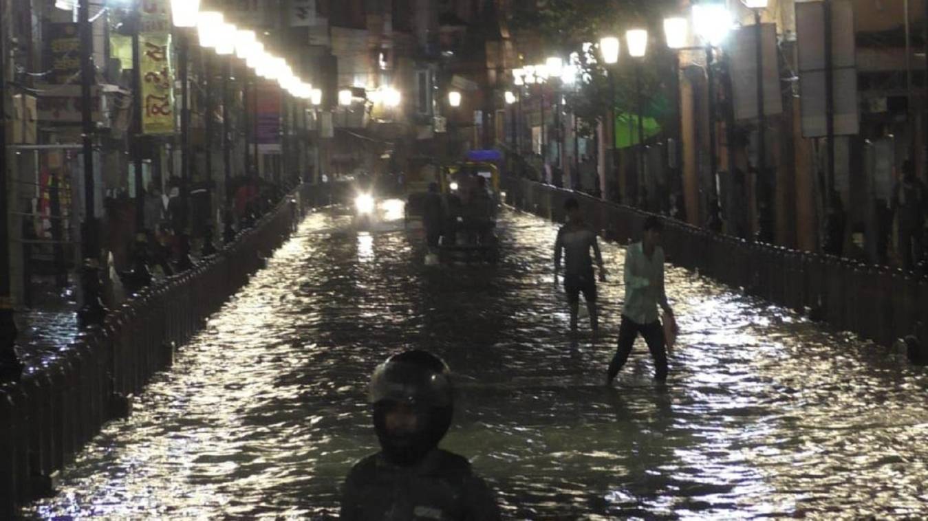 नगर निगम की आनाकानी में भरा घुटनों तक पानी, बरसात ने खोल दी जिम्मेदारों की पोल