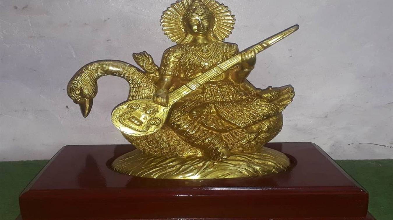 पीएम मोदी के कंधे पर सजेगा काशी के 4 बुनकर बेटियों का बनाया गया खास अंगवस्त्रम